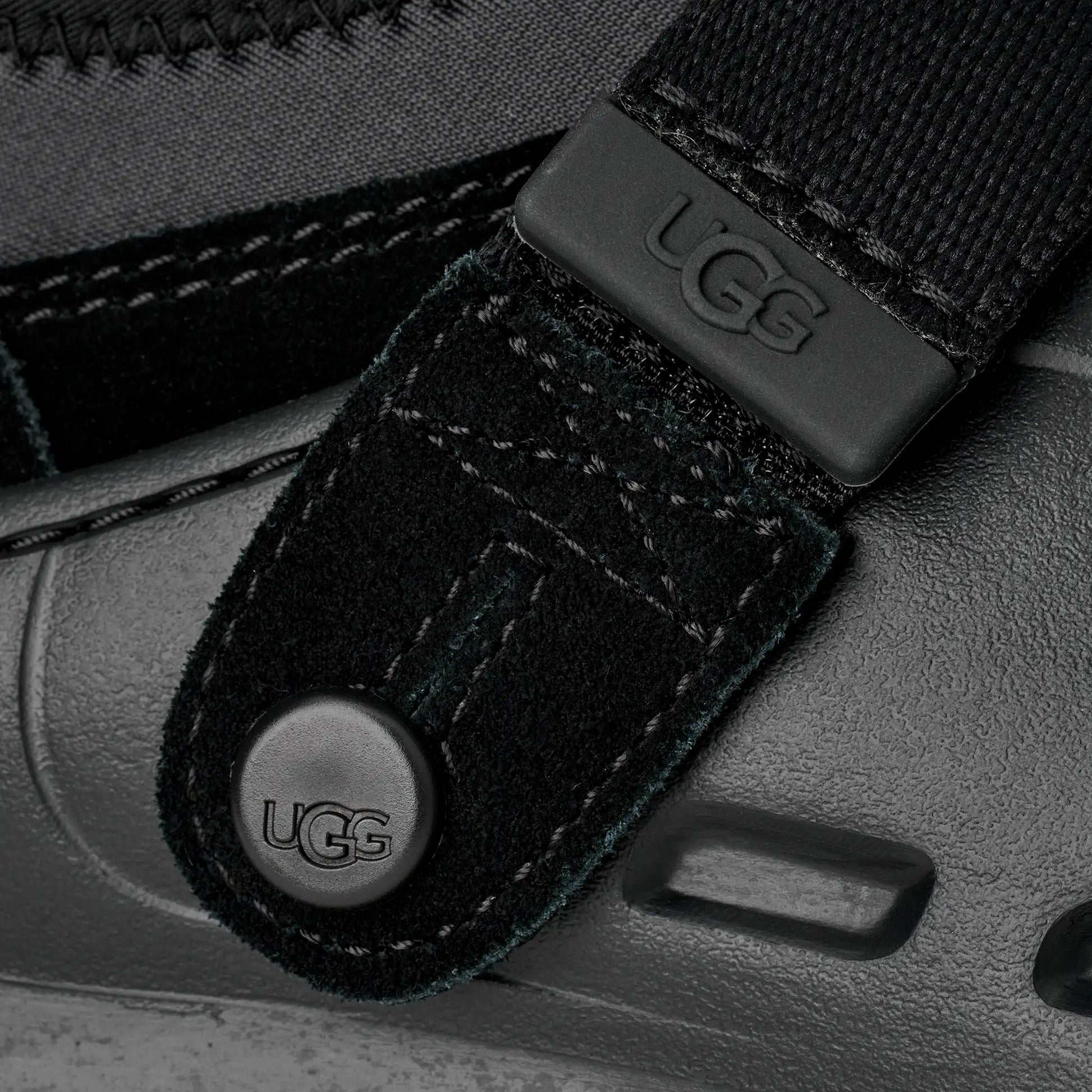 UGG PeakMod Lowcut for Men Black / Black