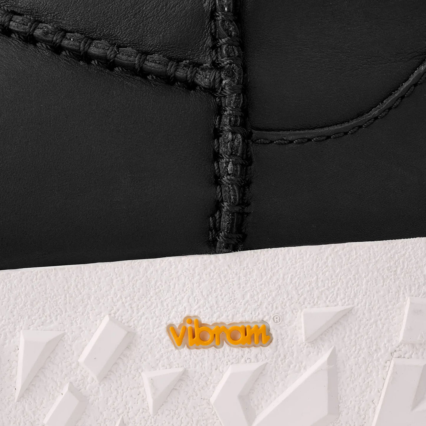 UGG Classic Ultra Mini Wrap Tech Noir for Men Black / Jasmine